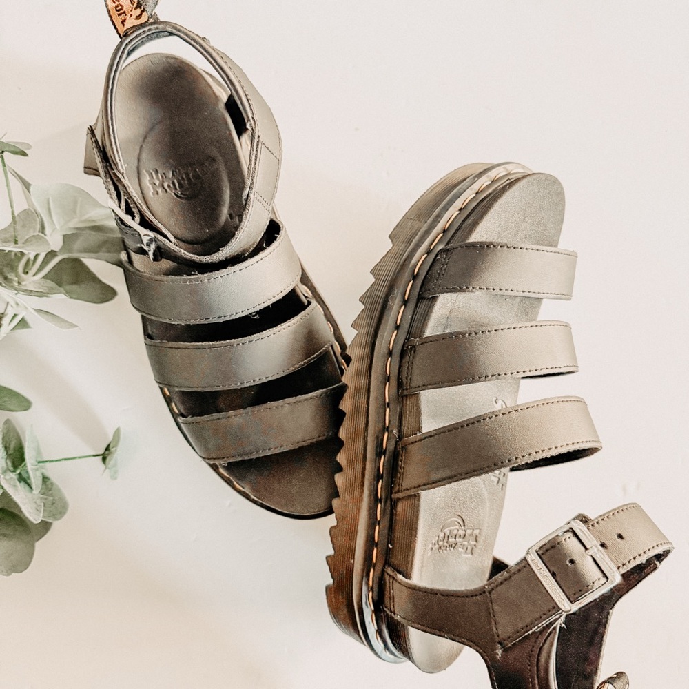 Dr. Martens Blaire Hydro Leather Strap Sandals in Black. Size 9
